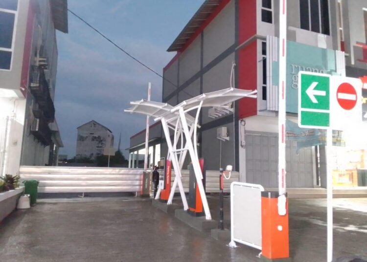 palang parkir tap and go 5