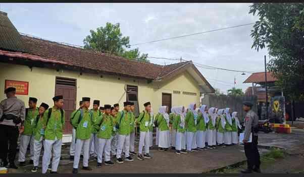 Apel Pagi Awali Kegiatan LDK MTsN 6 Batul di Satuan Brimob Polda DIY 46 MTsN 6 Batul