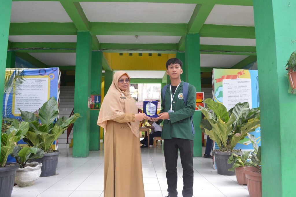 Mahasiswa USU Edukasi Anti Perundungan Melalui QR Code Anti Perundungan di SMP Negeri 7 Medan 47 1000213907