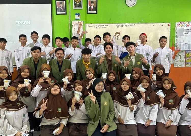 Mahasiswa UPN “Veteran” Jawa Timur Gelar Edukasi Moderasi Beragama di SMP Sunan Giri Menganti 46 1000322919