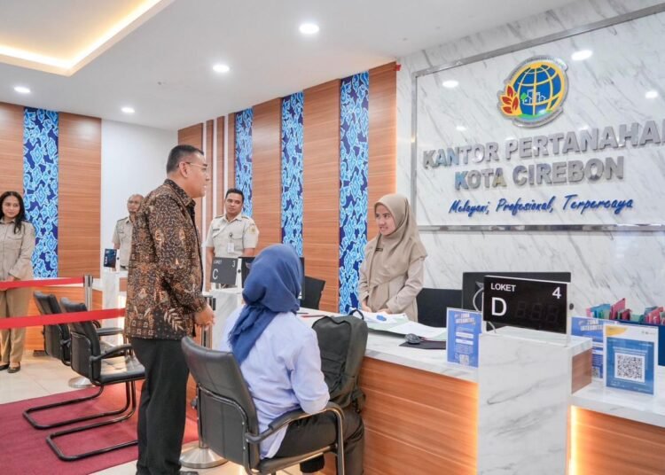 Tinjau Kantor Pertanahan Kota Cirebon, Wamen Ossy Pastikan Layanan Pertanahan Berjalan Optimal