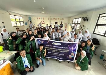 Mahasiswa/i USU Kelompok MKWK Pendidikan Berkualitas 47 Berbasis Proyek Menggelar Sosialisasi Penguatan Literasi dan Numerasi di SMA Negeri 2 Medan 48 Dokumentasi Kegiatan Sosialisasi di Kelas XI Newton 1, SMA Negeri 2 Medan, Senin (3/11/2025)