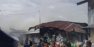 Kebakaran melanda sebuah gudang kardus di Jalan H Marjuki RT 05/RW 01, Kelurahan Ciracas, Kecamatan Ciracas, Jakarta Timur (Jaktim), pada Minggu, 23 November 2025