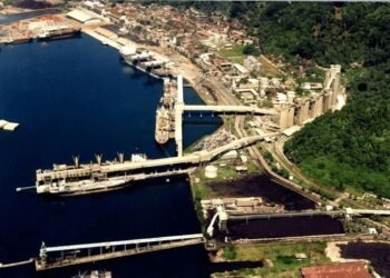Dermaga Pelabuhan Teluk Bayur Padang Sumatera Barat