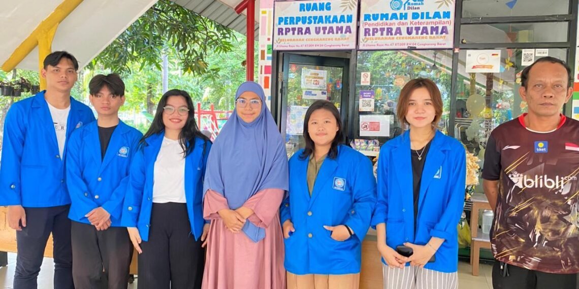 Dokumentasi Bersama Pengelola RPTRA Utama.jpeg