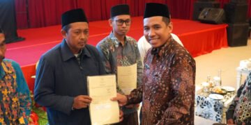 Penyerahan Sertipikat Wakaf Secara Simbolis