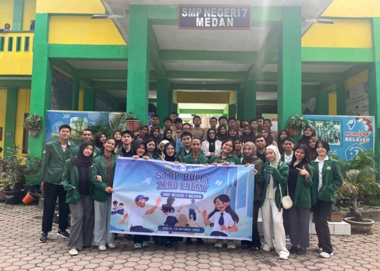 Foto bersama dengan partisipan