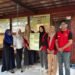 Penyerahan program kerja poster informatif kepada Ketua Kampung KB Kelurahan Kampung Baru.