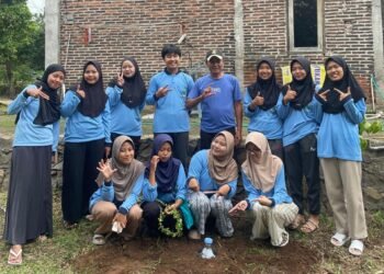 Gerakan Resapan Hijau: KKN UIN Walisongo Edukasi Masyarakat Lewat Pembuatan Lubang Biopori untuk Perbaiki Kualitas Tanah 46 Biopori