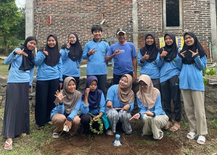 Gerakan Resapan Hijau: KKN UIN Walisongo Edukasi Masyarakat Lewat Pembuatan Lubang Biopori untuk Perbaiki Kualitas Tanah 46 Biopori