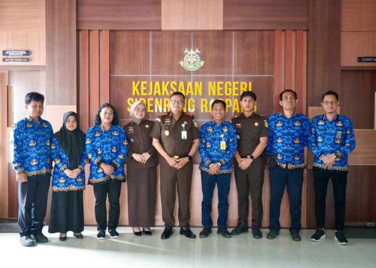 Kepala Kantor Pertanahan Kabupaten Sidenreng Rappang melaksanakan kunjungan kerja ke Kantor Kejaksaan Negeri Sidenreng Rappang, didampingi oleh para Pejabat Pengawas. 46 IMG 20251201 WA0026