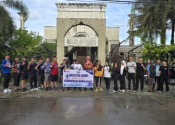 BRI Barru bersama warga Desa Lipukasi kompak gotong royong membersihkan Masjid At-Thariq. Mulai dari halaman, area wudhu, hingga fasilitas masjid dirapikan demi kenyamanan jamaah.