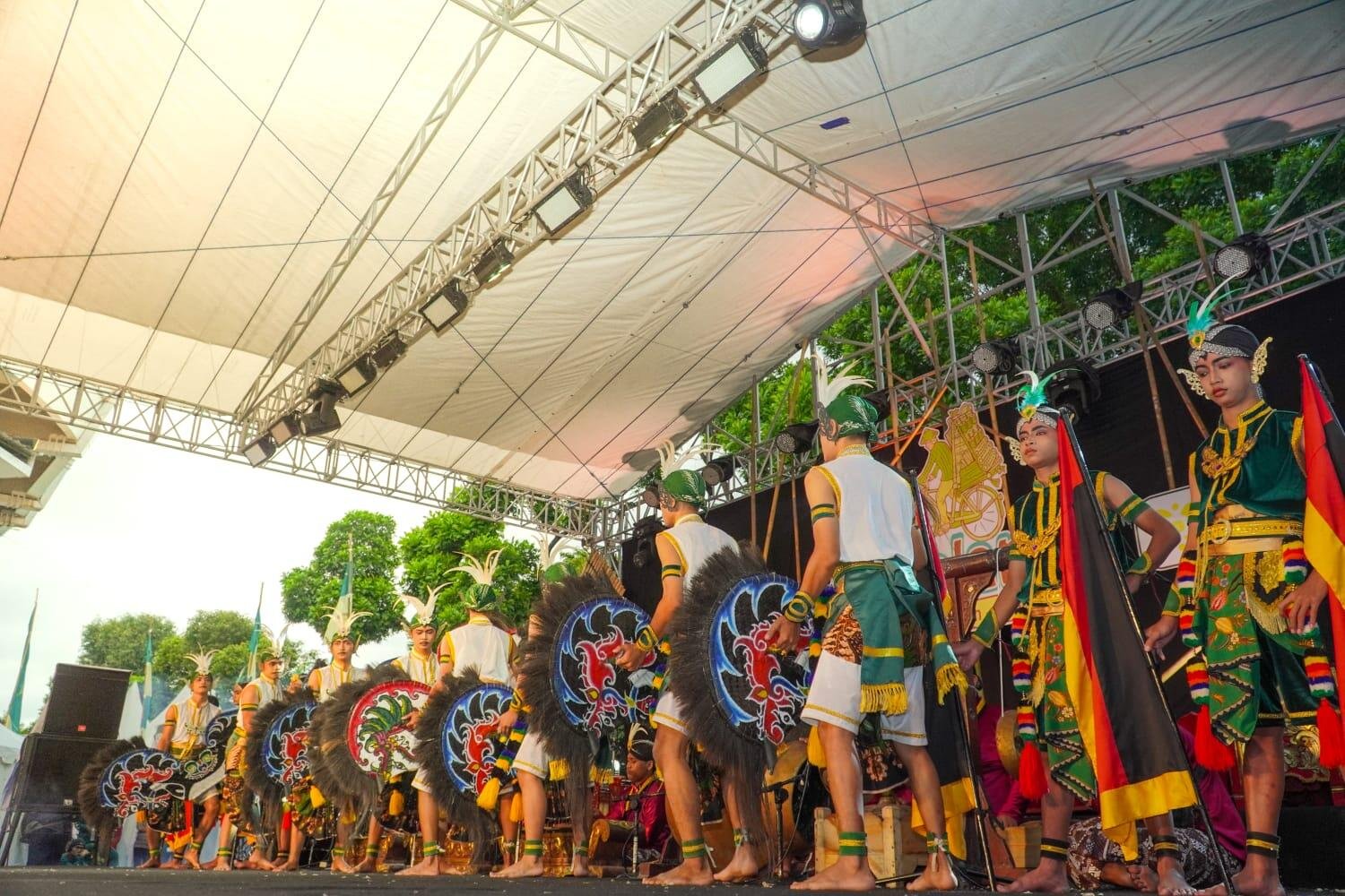 GOR Among Raga Riuh Saat Dodolanan 2025 Dibuka, Warga DIY Rayakan Meriahnya Tradisi 47 Salah satu pentas seni yang diadakan dalam acara Dodolanan 2025 (Dok Disbud DIY)