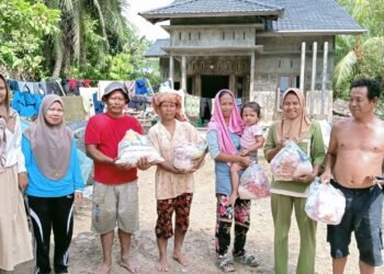 MIN 9 Langkat Serahkan Bantuan Sosial untuk Warga Korban Banjir di Besitang 52 IMG 20251207 WA00001