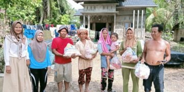 MIN 9 Langkat Serahkan Bantuan Sosial untuk Warga Korban Banjir di Besitang 28 IMG 20251207 WA00001