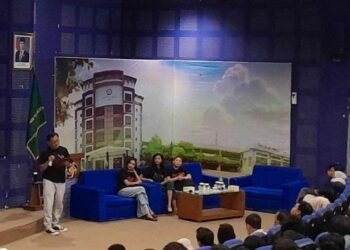 Hanung ketika memberikan pemaparan dan diskusi film The Hole atau Bolong di Amikom Yogyakarta (Yusuf)