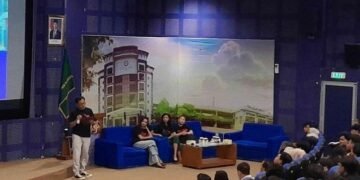 Hanung ketika memberikan pemaparan dan diskusi film The Hole atau Bolong di Amikom Yogyakarta (Yusuf)