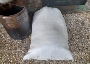 Proses produksi tahu di UMKM Tahu Pong Pak Slamet yang mulai menerapkan prinsip produksi bersih