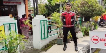 Polisi Lamongan Tingkatkan Pengamanan Gereja Jelang Natal 2025 32 Polisi Lamongan Tingkatkan Pengamanan Gereja Jelang Natal 2025