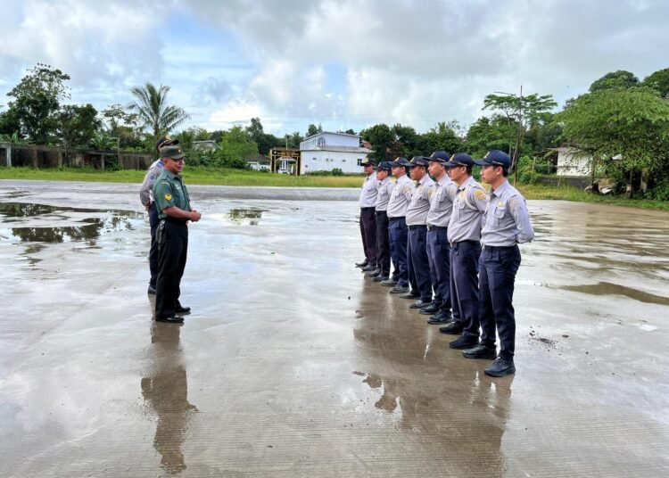 Perkuat Sinergitas TNI – BPTD Kelas II Banten, Koramil 0111/Pagelaran Gelar Apel Pagi di Terminal Tipe-A Labuan 46 BPTD