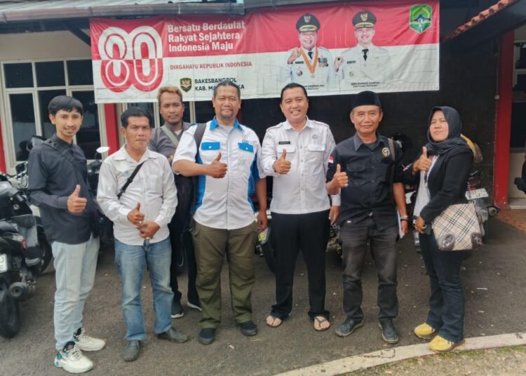 DPC PPWI Majalengka Serahkan Berkas Legalitas ke Kesbangpol 46 PPWI Majalengka