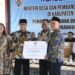 Dok : Foto penyerahan bantuan Desa Tematik Ketahanan Pangan Tahun 2026 oleh Menteri Desa & PDT, Yandri Susanto kepada Kepala Desa Gunungkuning Kecamatan Sindang Kabupaten Majalengka