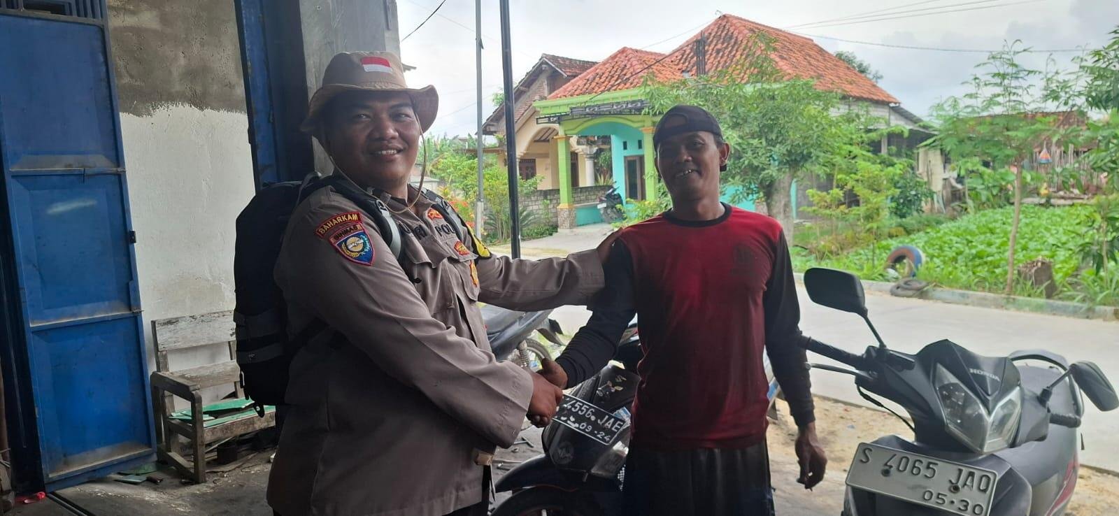 Bhabinkamtibmas Sidomukti Aipda Nanang Sumantri Ajak Warga Sambut Tahun Baru dengan Doa, Kebersamaan, dan Menjaga Kamtibmas 47 IMG 20251231 WA0013 1