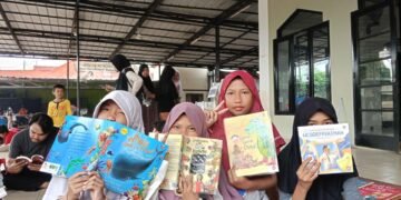 Venezia Membaca Foto anak-anak baca bersama