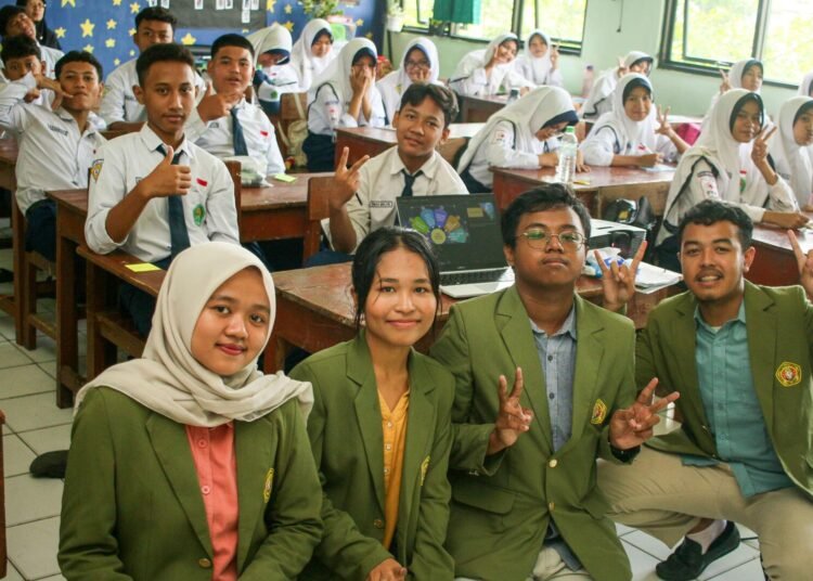 Pentingnya Memupuk Rasa Toleransi dan Empati, Mahasiswa UPN Veteran JawaTimur Lakukan Edukasi di MTsN 3 Surabaya 46 IMG 0153 1