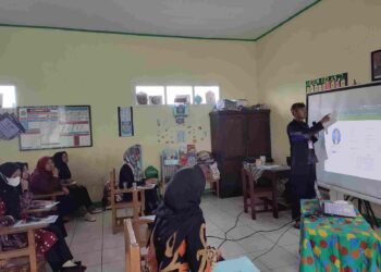 Hermasnyah, S.Pd (Koordinator Desa Digital-Desa Pamalayan Kec. Bayongbong Garut)