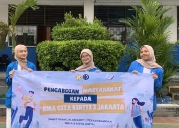Dokumentasi Rintan bersama anggotanya, saat kegiatan PKM di SMA GITA KIRTTI 3 Jakarta, (19/11/25).