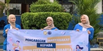 Dokumentasi Rintan bersama anggotanya, saat kegiatan PKM di SMA GITA KIRTTI 3 Jakarta, (19/11/25).