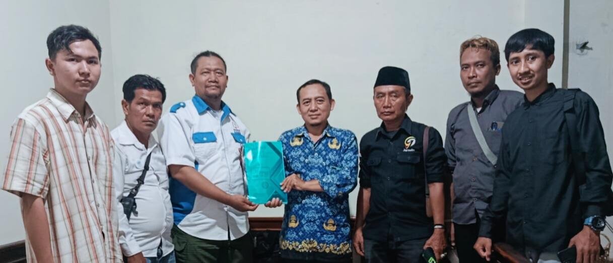 DPC PPWI Majalengka Serahkan Berkas Legalitas ke Kesbangpol 47 PPWI Majalengka
