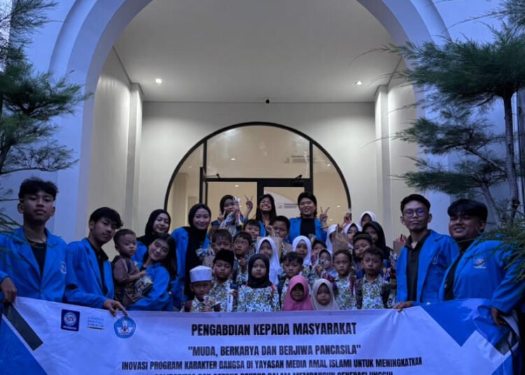 "Muda, Berkarya dan Berjiwa Pancasila" Inovasi program karakter bangsa di yayasan Media Amal Islami untuk meningkatkan solidaritas dan gotong royong dalam membangun generasi unggul. 46 IMG 9511