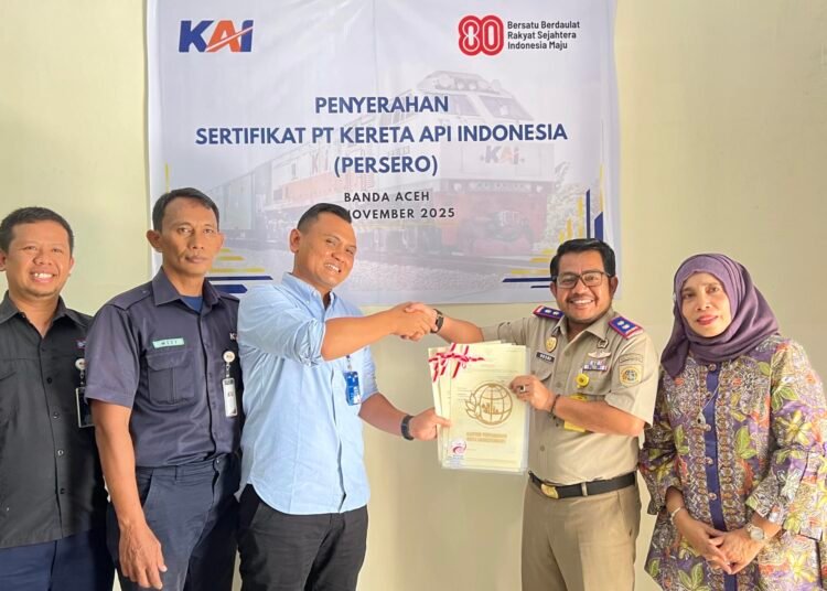 Kantor Pertanahan Kota Lhokseumawe Serahkan Sertipikat Hak Pakai dan Hak Guna Bangunan dalam Rangka Pengamanan Aset PT KAI (Persero) 46 KAI