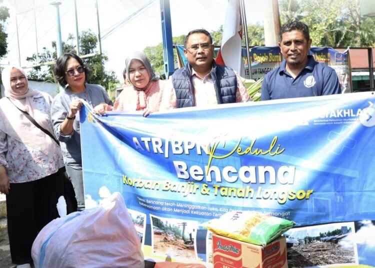 Kanwil BPN Sumut Menyalurkan Bantuan Sosial kepada Masyarakat Terdampak Banjir di Desa Paya Perupuk, Kecamatan Tanjung Pura, Kabupaten Langka 46 Screenshot 2025 12 15 at 12.24.24