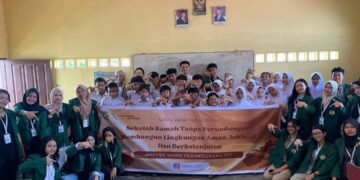 Dokumentasi bersama para murid SMP Madya Utama