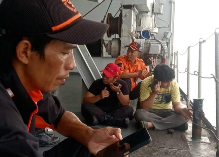 Tim UAR 12 dalam perjalanan Kapal dr Soeharso