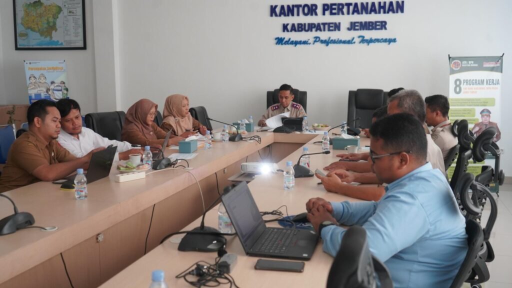 Rapat Teknis KKPR: BPN Jember Dorong Pelayanan Lebih Pasti dan Efisien 51 WhatsApp Image 2025 12 02 at 15.36.39 1