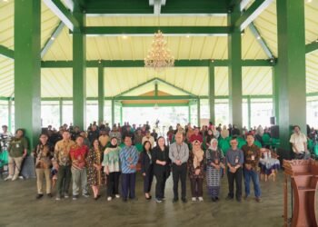 Workshop Literasi AI dan Finansial di UWM untuk Ajak Mahasiswa dan UMKM Melek Digital 47 WhatsApp Image 2025 12 03 at 12.38.08 6a9fdc11