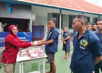 Dukung Pola Hidup Sehat, Lapas Bandanaira Bagikan Perlengkapan Mandi untuk Warga Binaan 48 WhatsApp Image 2025 12 04 at 17.21.33 2c269c36