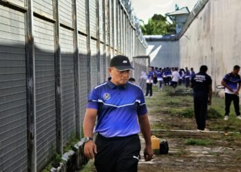 Lapas Bengkulu, Kerja Bakti, Kebersihan Lingkungan, Kesiapsiagaan Banjir, Brandgang, Julianto Budhi Prasetyono, ADM Kamtib, Pemasyarakatan, Bengkulu, Mitigasi Bencana, Gotong Royong
