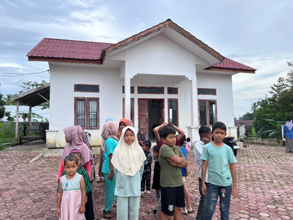 “Jalan Santai, Hadiah, dan Harapan Baru: KPM 06 UIN SUNA Lhokseumawe 2025 Hidupkan Kembali Semangat Gampong Seuneubok Drien Pascabanjir” 48 Gampong Seuneubok Drien