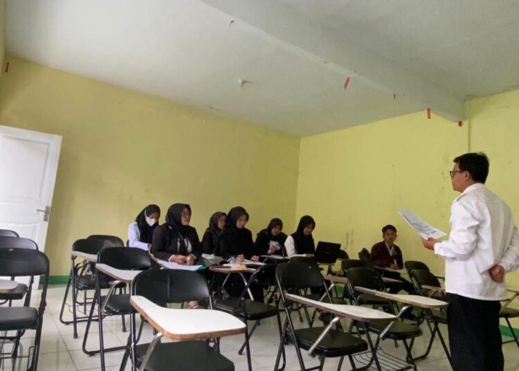 MIS AR-RAUDHOTUN NUR