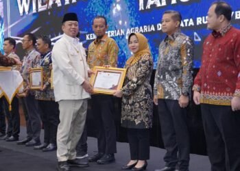 24 Satker ATR/BPN Terima Predikat WBK, Menteri Nusron Beri Apresiasi dan Imbau untuk Jaga Kualitas Layanan 50 WhatsApp Image 2025 12 09 at 05.57.53