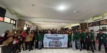 Kelompok MKWK 128 "Perundungan" USU foto bersama siswa/i SMK Telkom 01 Medan, jumat (14/11/2025)
