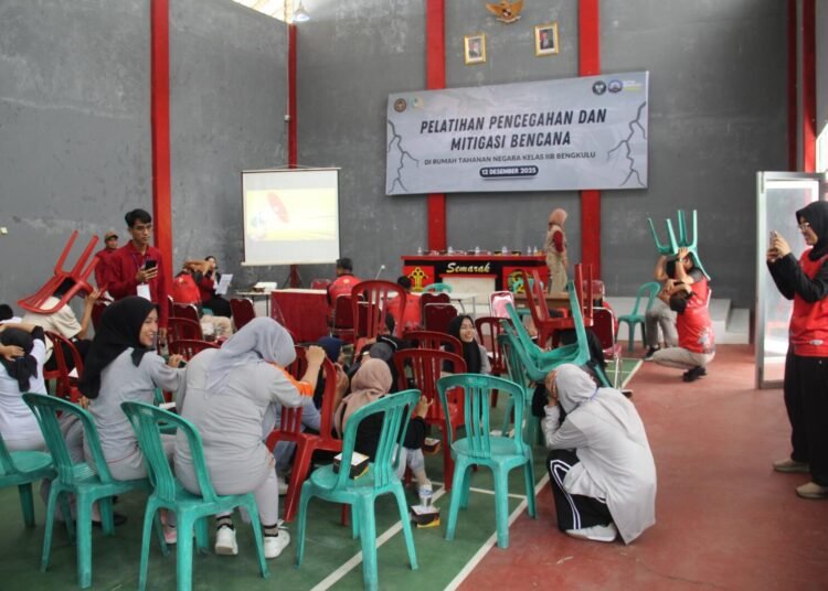 Rutan Bengkulu Bersama BPBD Kota Bengkulu Gelar Sosialisasi dan Penyuluhan Bencana Alam 46 WhatsApp Image 2025 12 12 at 11.10.25 4