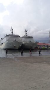 Kapal AL Bantu Banjir Sumatera