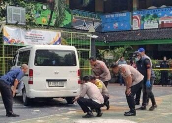 Kapolsek Cilincing AKP, Bobi Subasri, mengungkapkan sopir mobil pengangkut Makan Bergizi Gratis (MBG) yang menabrak siswa dan guru SDN 01 Kalibaru, Jakarta Utara, mengaku salah injak pedal mobilnya, Kamis (11/12).
