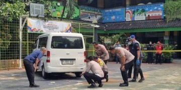 Kapolsek Cilincing AKP, Bobi Subasri, mengungkapkan sopir mobil pengangkut Makan Bergizi Gratis (MBG) yang menabrak siswa dan guru SDN 01 Kalibaru, Jakarta Utara, mengaku salah injak pedal mobilnya, Kamis (11/12).